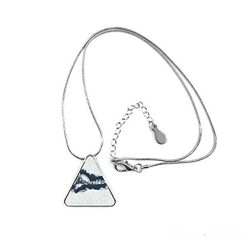 Collier graffiti hip-hop liberté en pendentif triangle avec chaîne pour un style street unique