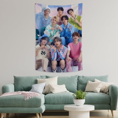 タペストリー ストレイ/キッズ ス-キ-ズ 装飾布 壁掛け 布ポスター おしゃれ 大きい 大判 模様替え 間仕切り 背景布 ??? リノ ステイ 韓流 アイドル (152x102 cm)