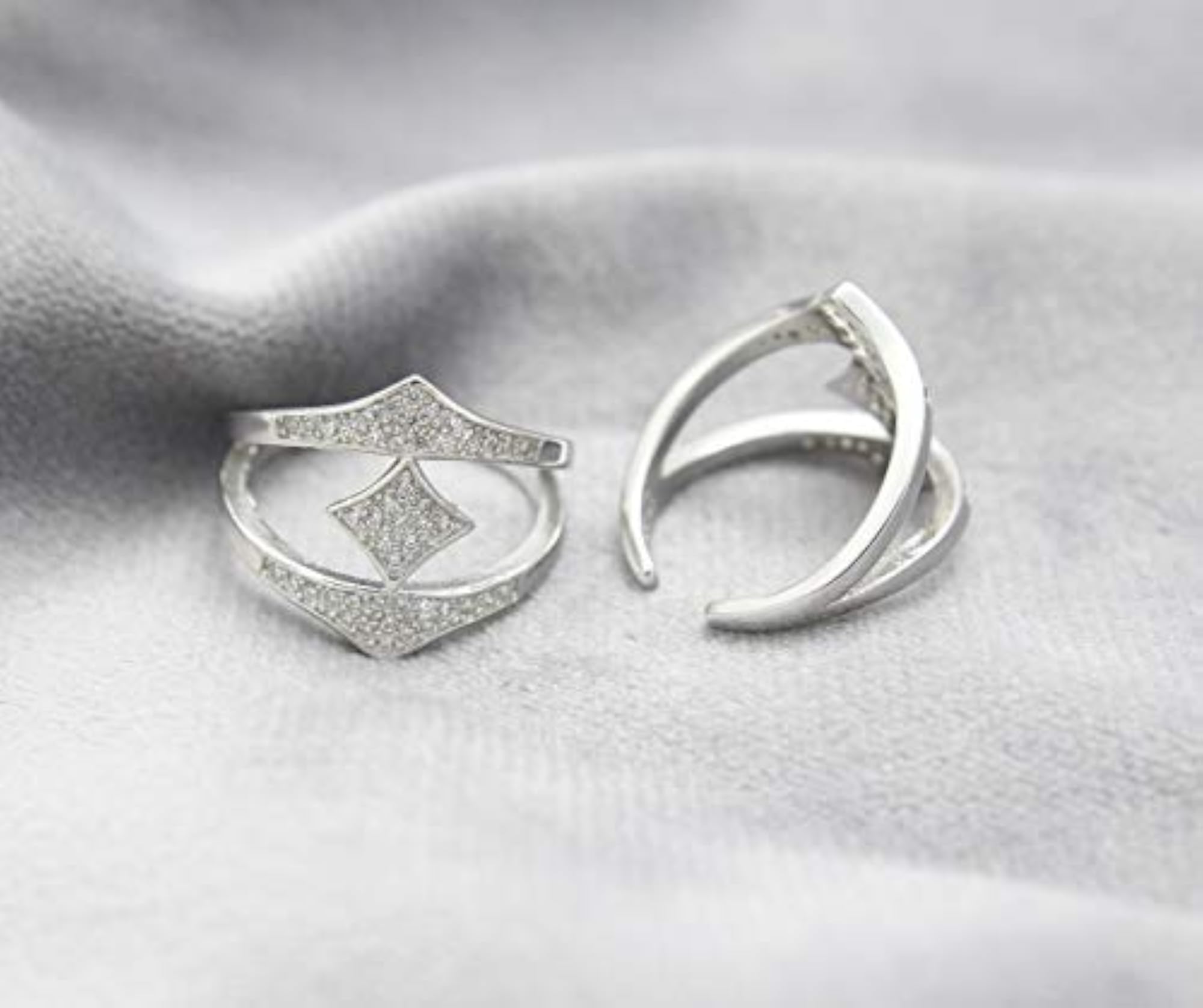 Women's 925 Sterling Silver Rhodium Plated Diamond Shape Toe Ring Pair
