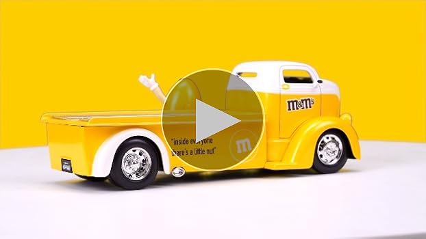 Amazon.com: Jada M&M's 1:24 1947 Ford COE Flatbed Die-cast Car