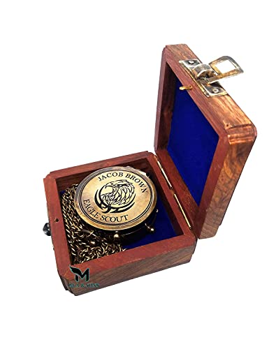 Brújula de latón grabada con caja de madera y cadena miniatura 4