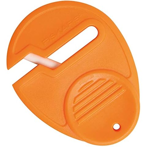 Fiskars Sewsharp Scissor Sharpener, Stainless Steel, Standard, 0.4 x 3.7 x 4.8 cm Cover