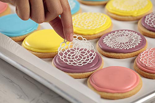 Sugarveil Flower Toppers Mat With Chocolate Sugarveil Icing #TOP3