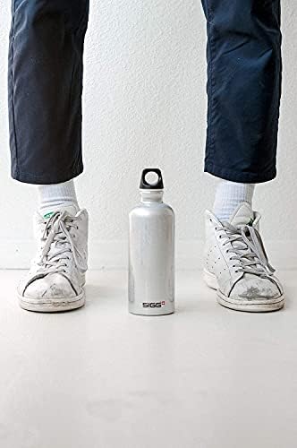 SIGG Traveller Water Bottle (0.6 L), Pollutant-Free and Leak-Proof Metal Bottle, Lightweight Aluminium Bottle with Screw Cap