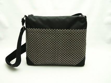 大島紬 ポリ混横型ショルダーバッグ(泥 龍郷キュービック)