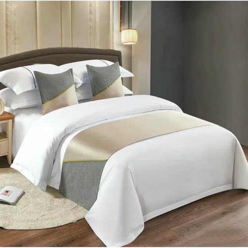Lits de mariage sublimés par ce couvre-lit brodé et sa serviette de queue - 2