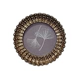 Con un diseño independiente y motivos florales detallados, la construcción de resina resistente garantiza una exhibición estable de la mesa sin soportes adicionales mientras añade una textura sofisticada a cualquier espacio