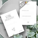 Les cartons de place conçus avec soin donnent à chaque invité de la place pour des mots appréciants et font de chaque tableau une expérience personnelle et chaleureuse.