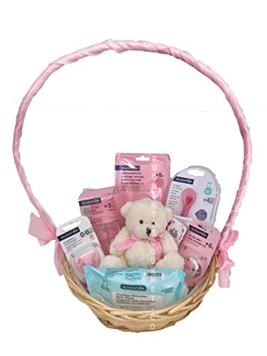 Panier Suavinex rose idéal sur la commode de la chambre de votre fille