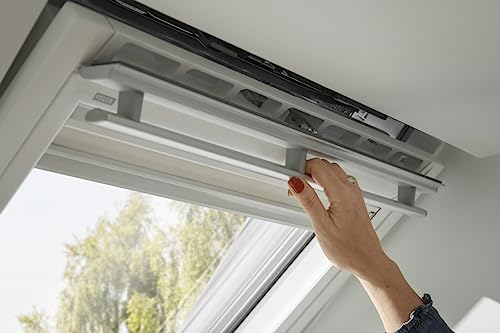 Dachfenster Velux aus Kunststoff mit 2-fach Verglasung und Eindeckrahmen