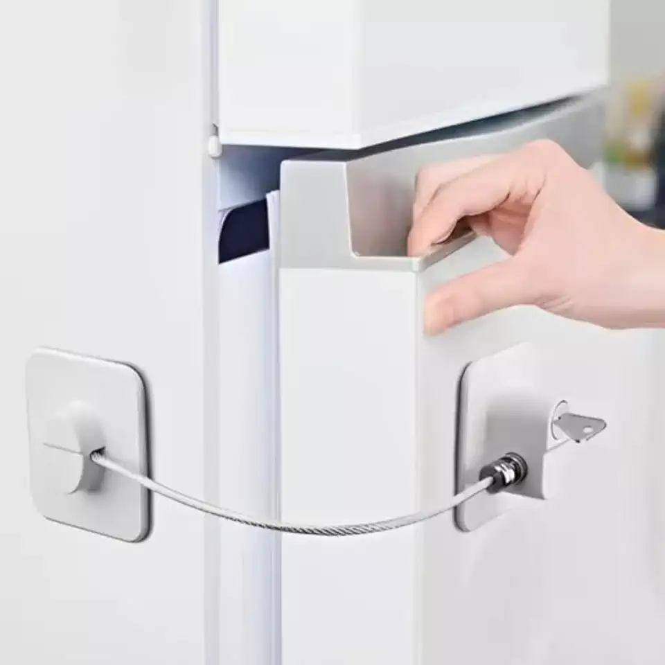 Trava de Segurança para Bebê – 1 Unidade – Protege Janelas, Geladeira, Gavetas e Vaso Sanitário – Instalação Fácil e Adesiva – Evite Acidentes Domésticos COR BRANCA