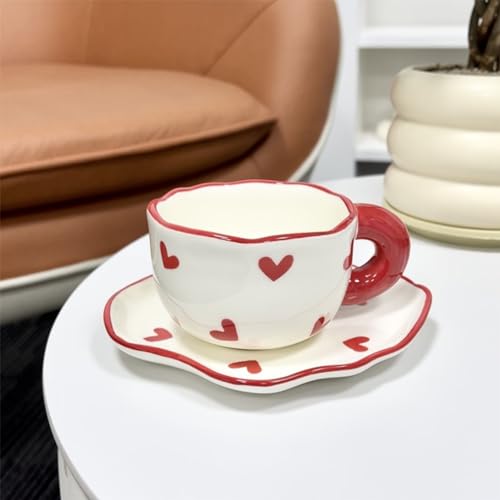 Tasse à café cœur rouge avec soucoupe pour savourer un instant doux - 5