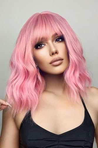 Perruque courte ondulée rose pour sublimer vos soirées et fêtes déguisées