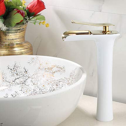 Robinet de lavabo de salle de bain blanc et or pour créer une ambiance spa scandinave moderne