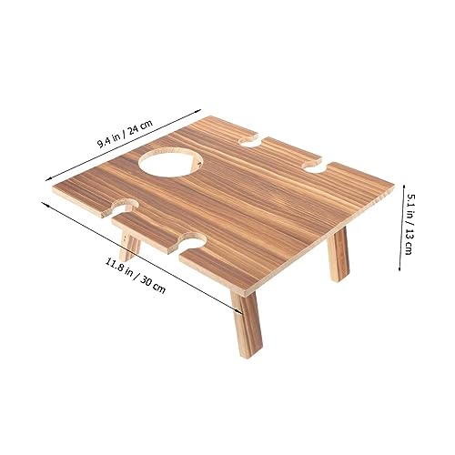 Table de pique-nique stable finis les verres renversés dans l'herbe