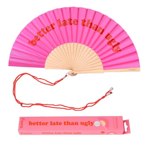 FISURA – Moderner Holzfächer mit der Aufschrift better late than ugly“. Farbenfrohes, originelles Design, rosa-roter Handventilator mit Aufhänger. Maße: 42,5 x 23 cm