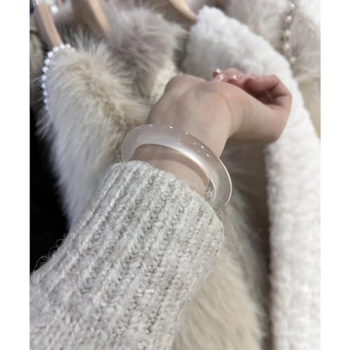 Bracelet en jade blanc clair de lune d'une finition remarquable