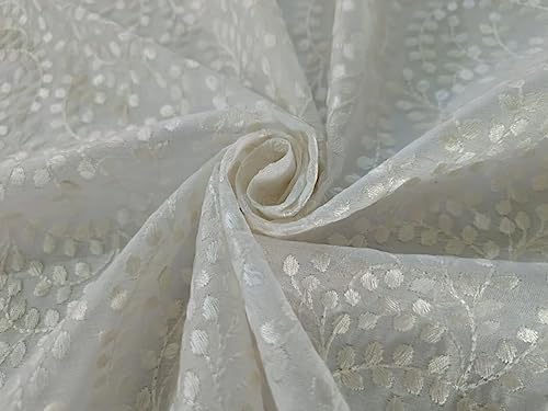 Coton brodé blanc 112 cm de large Emb2 idéal robe été enfant