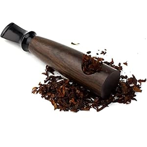 Tabakpijp, rechte droge sigaretten buizen pijpen om te roken, gemaakt door zwarte hand, voor meerjarige roker