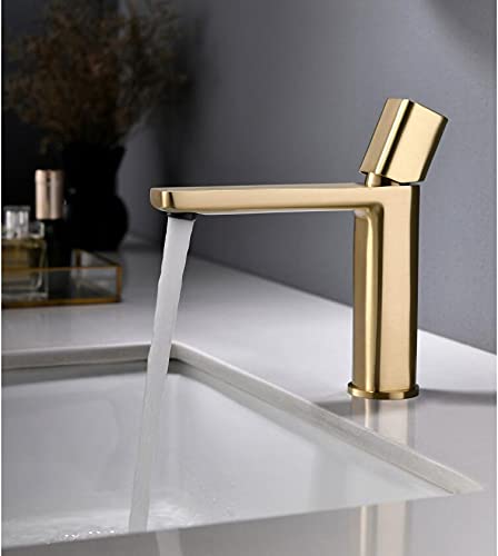 Robinet de salle de bains or brossé pour un rituel bien-être matinal