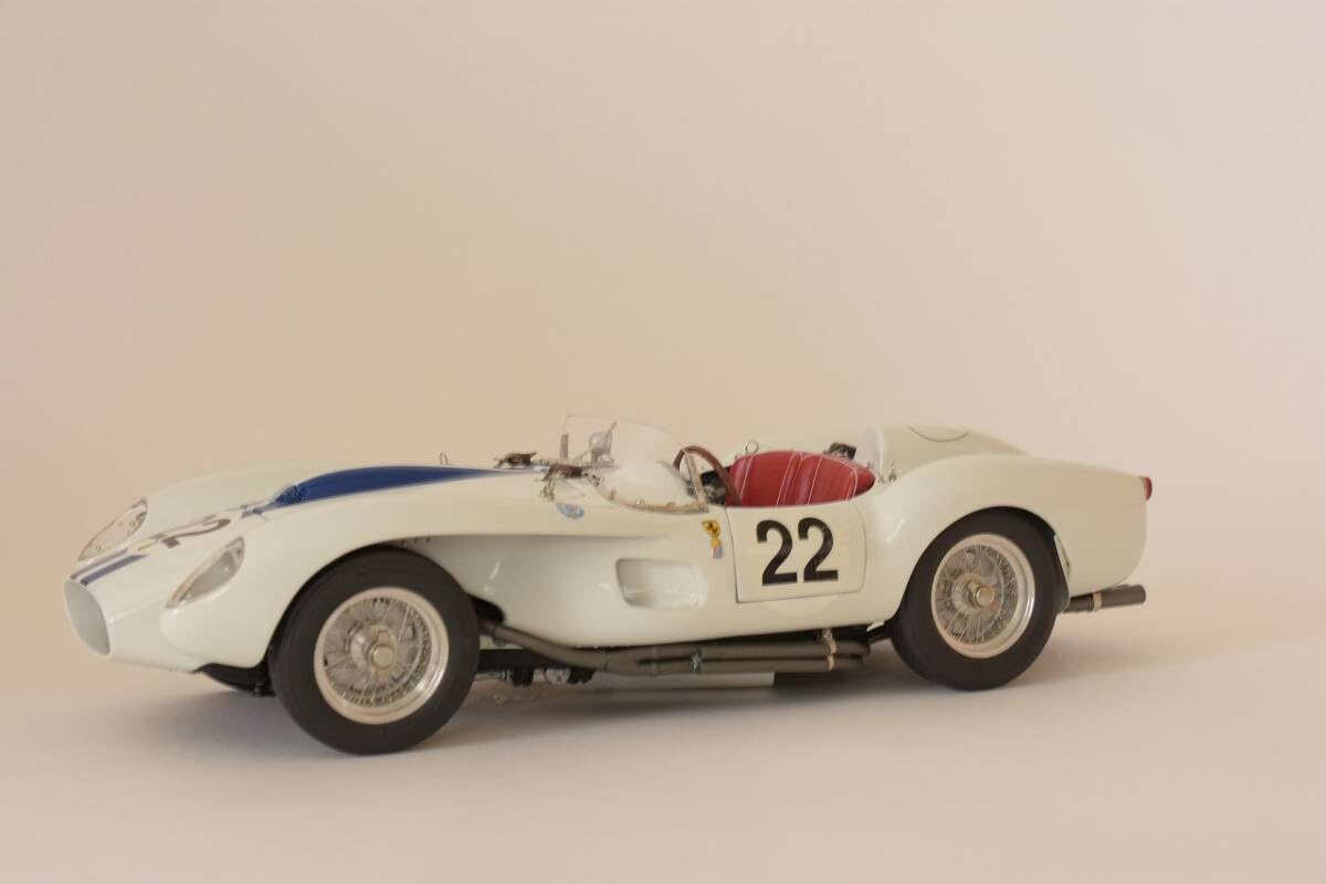 Amazon | 1/18 CMC Ferrari 250 Testa Rossa 1958 Pontoon Fender 