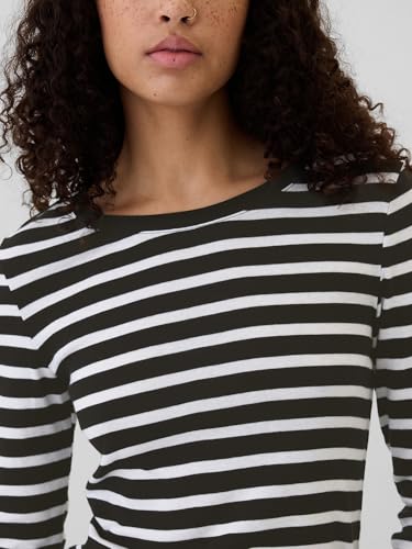 GAP Women's Long Sleeve Favorite Crew-Neck T-Shirt4