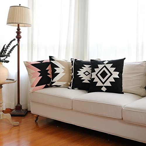Housse de coussin brodée aztèque pour redonner du style à un canapé terne