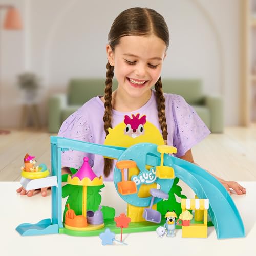 Bluey Theme Park, Themenpark, Wasserpark mit 2 Rutschen und Zubehör, inklusive Bingo-Figur, Lutscher und mehr, Berühmte (BLY84000)