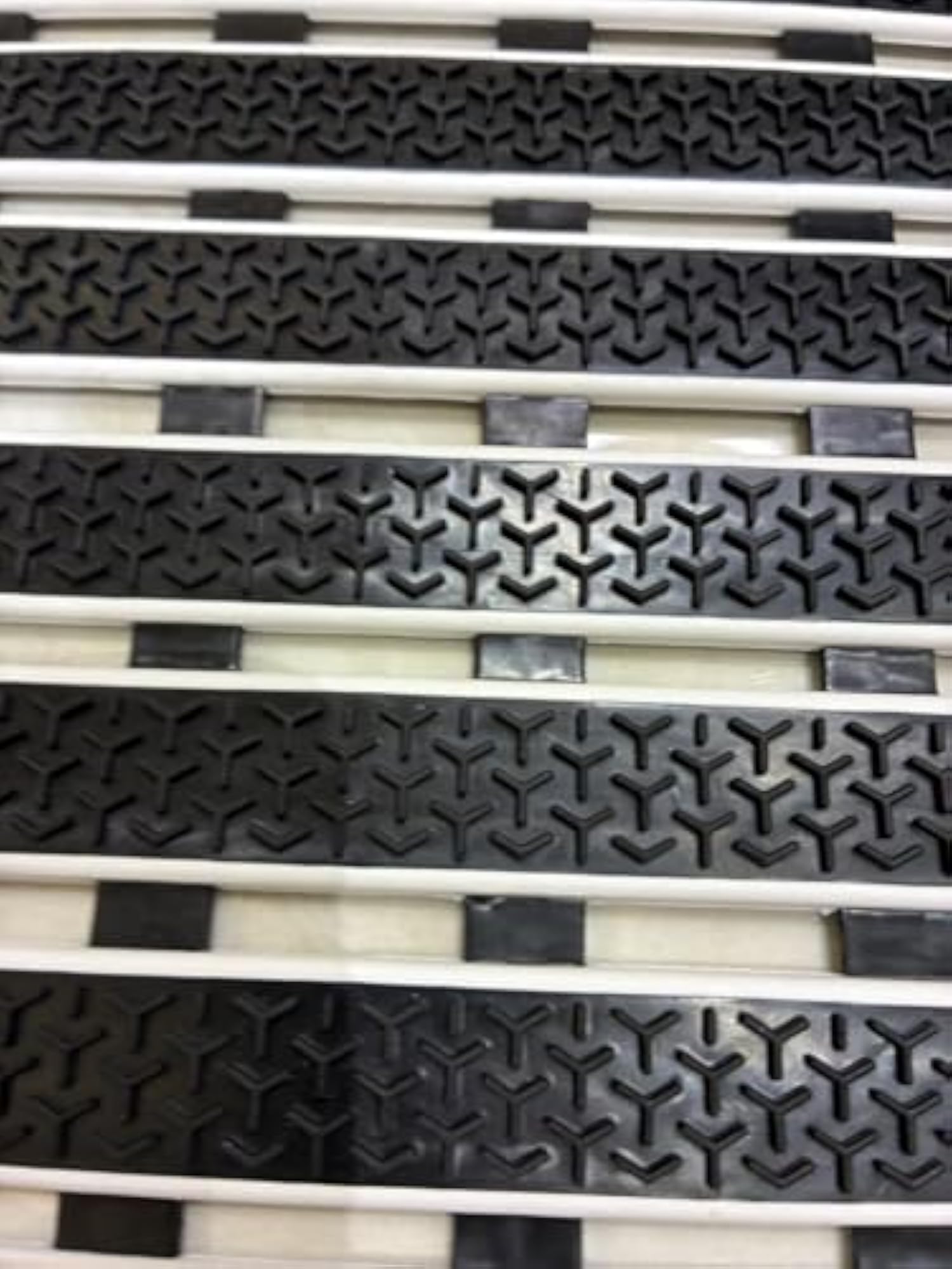 Non-Slip Bath Mat with High-Vacuum Grip