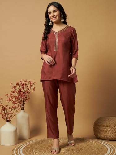 Image of Women Printed 2-Piece Silkblend Kurta & Pants Set