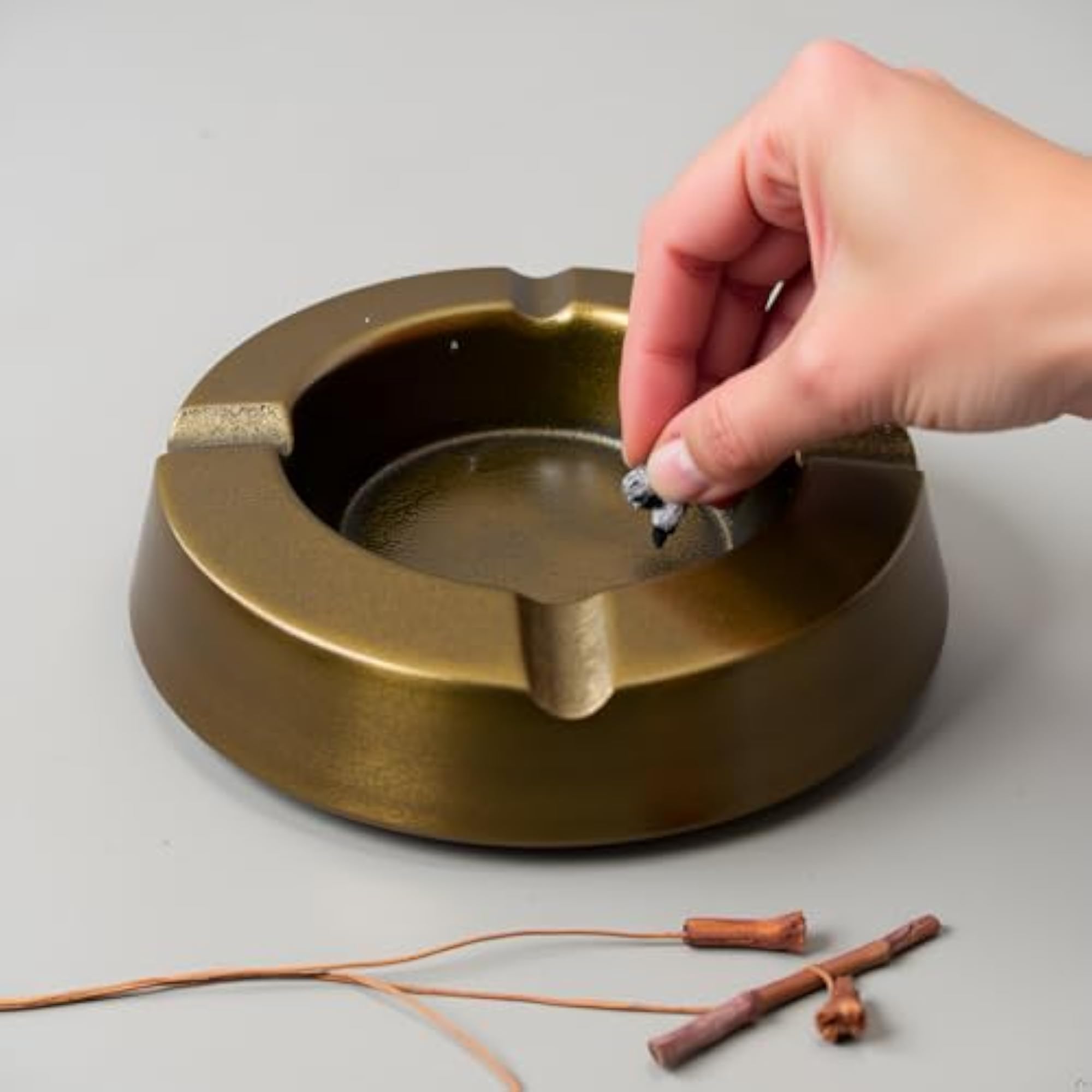 ATIQCO Handcrafted Brass Ashtray Vintage Round with Holders