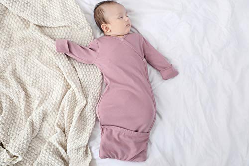 Image of O2 BABY 100% Organic Cotton Kimono Gown with Mittens & Fold-Over Pouch