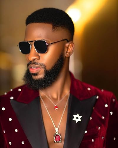 Men's 2 Pieces Velvet Suit with Rhinestones Slim Fit Peak Lapel Prom Tuxedos Blazer Jacket Pants for Wedding Party4