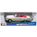 Originalgetreue Nachbildung: Das Sammlerauto ist aus Metallspritzguss mit Kunststoffteilen gefertigt und hat dem Maßstab 1:18 entsprechend eine Länge von ca. 24 cm