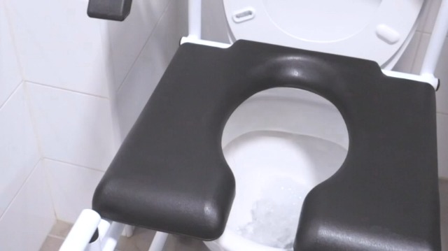 KMINA Shower Commode Chair with Wheels and Footrest (v.2 Improved