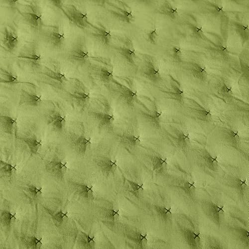 Image of Amazon Basics Brushed Microfiber Quilt Set, Extra Soft with Natural Texture, 2-Piece, Twin /Twin XL, Green