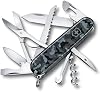 Combo de Navaja Suiza Victorinox Huntsman, 15 funciones, navaja de bolsillo de fabricación suiza con hoja grande, destornillador, tijeras y sierra para madera - Roja + Navaja Suiza Classic SD, 7 funciones - (Roja) 2