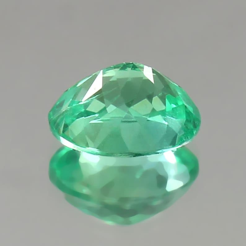 Saphir vert Ceylan 10x8mm facetté pour création de bijoux DIY