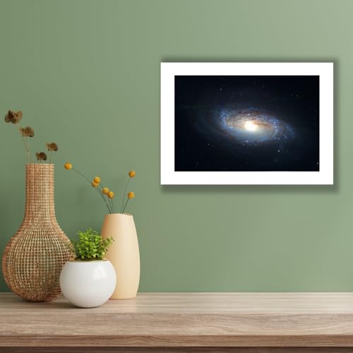 Impresión artística semibrillante del Telescopio Hubble de Spiffing Prints, lámina NGC 5806 3