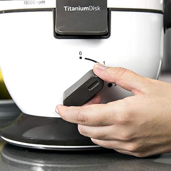 Блендер Cecotec для фруктов и овощей StrongTitanium 19000. Мощность 650 Вт, скорость 19 000 об/мин, титановое покрытие на диске, входной канал XL, цвет: белый
