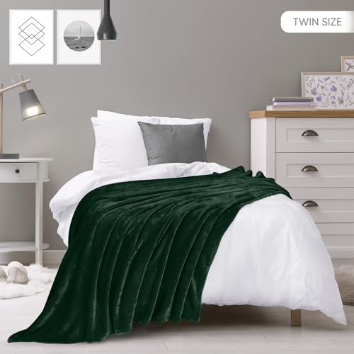 Image of Utopia Bedding Soft Fleece Bed Blanket Twin Size Forest Green (90x66 Inch)