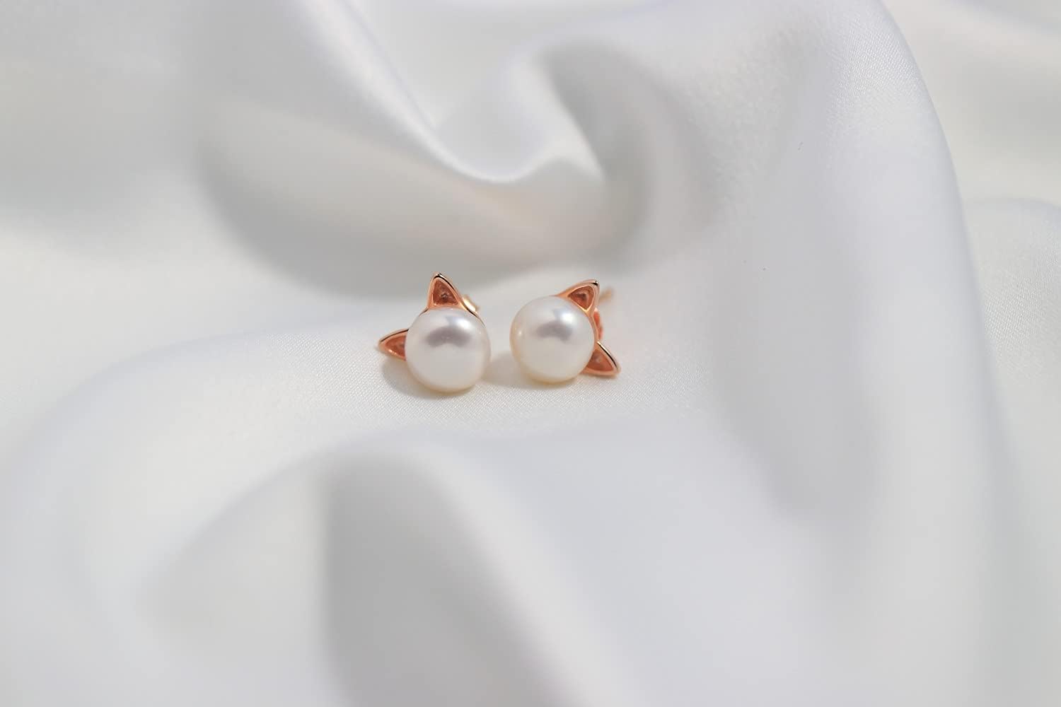 Wicary Cat Earrings Sterling Silver Pearl Earrings for Women Cat Stud Earring for Cat Lovers - Image 3