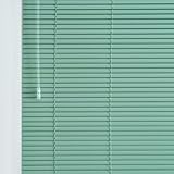 【Imperméabilité Totale & Sécurité Familiale】Parfaits pour les environnements humides, ces stores vénitiens sans perçage sont dotés d'un revêtement étanche et d'une âme en alliage aluminium-magnésium, les protégeant contre la rouille et les moisissures. De plus, leurs bords arrondis assurent une sécurité optimale pour les familles avec enfants, faisant d'eux un choix idéal pour la salle de bain.