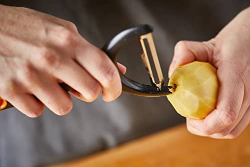 Foto von Fiskars Gemüseschäler, Gesamtlänge: 15 cm, Stahl/Kunststoff, Functional Form, Schwarz, 1016122