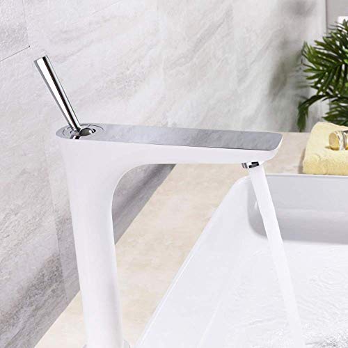Mélangeur d'eau moderne en chrome pour remplacer un robinet de cuisine usé sans effort
