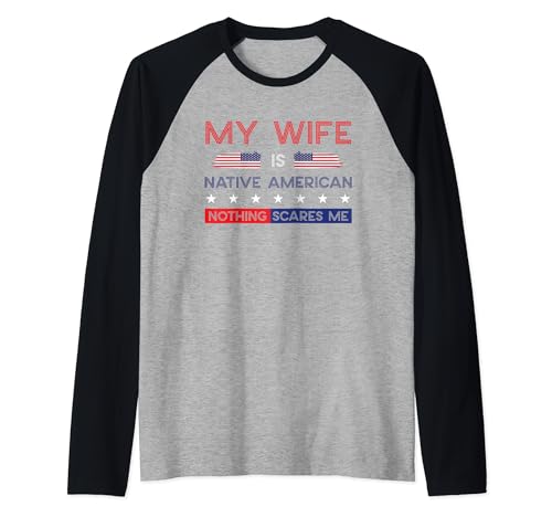 My Wife Is Native American Nothing Scares Me Proud Bandera Camiseta Manga Raglan