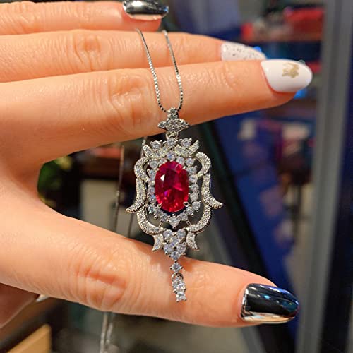 Collier rubis émeraude tourmaline pour sublimer un décolleté terne