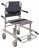 La silla está diseñada para ayudar a los EMTS-paramédicos a transportar a los pacientes a través de espacios reducidos y escaleras arriba o abajo.