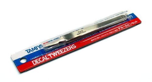 Pince décalcomanie Tamiya 74052 pour perfectionner vos maquettes sur votre établi