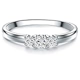 Ein bezaubernder Ring, der gerne auch noch nach der Hochzeit als Vorsteckring präsentiert wird